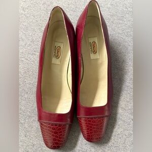 TALBOTS maroon Burgundy Red  Leather Captoe Pumps Heels 7.5